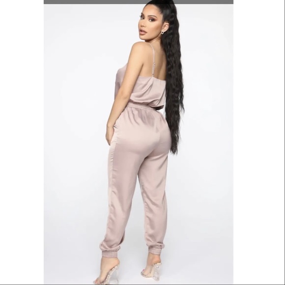 Satin like jumpsuit - Picture 2 of 3